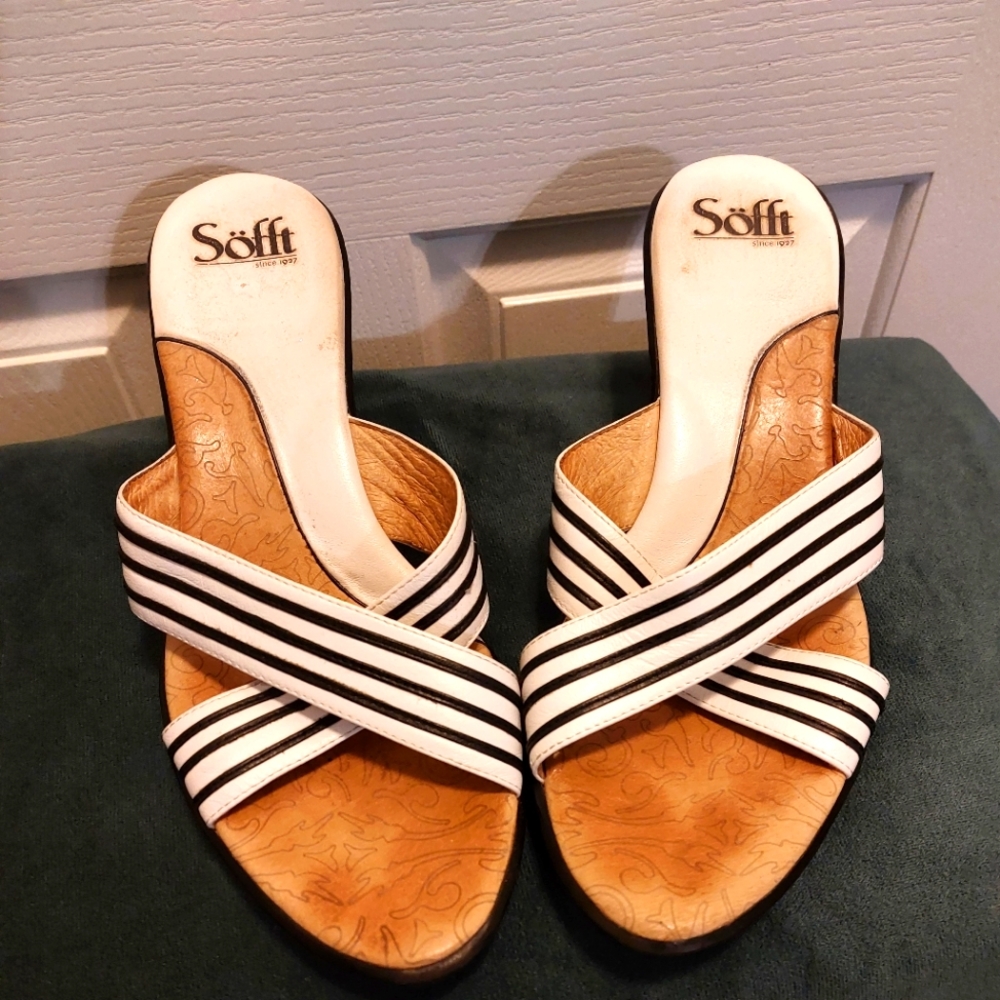 Sofft Black on White Striped Strappy Sz. 11 Kitten Heel Sandal